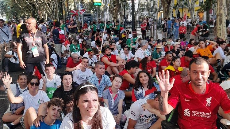 Младежите от България на литургията за откриването на СМД