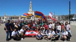Լիզպոնի ԵՀՕ մասնակցող հայ կաթողիկէ երիտասրադներ (Արխիւ)
