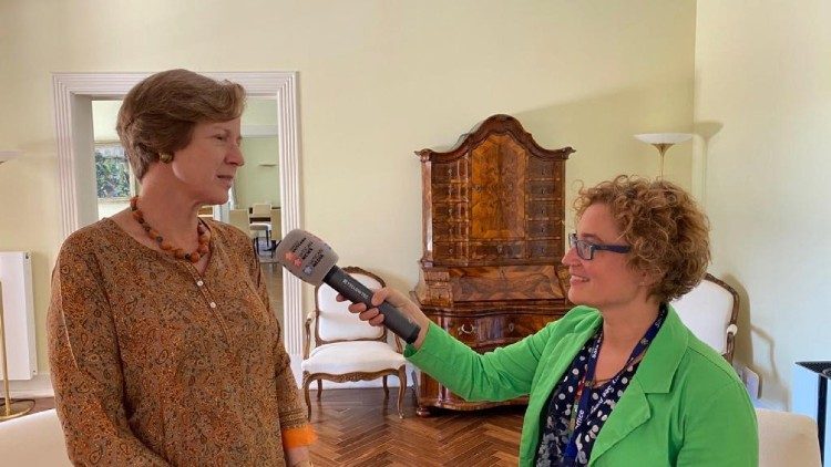 Julia Monar,  deutsche Botschafterin in Portugal im Interview mit Stefanie Stahlhofen von Radio Vatikan/Vatican News