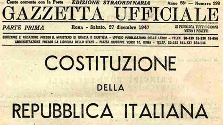 La Gazzetta ufficiale che annuncia la Costituzione (archivio) 