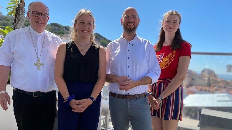 Weihbischof Johannes Wübbe (Osnabrück), Pilgerin Emilie Pardula aus Dresden,  BDKJ-Bundespräses Stefan Ottersbach und Pilgerin Judith Westkamp aus Paderborn 