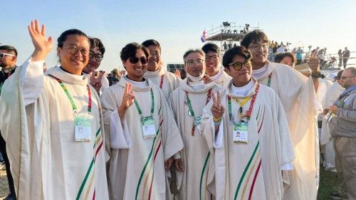 Папа призвал священников быть строителями единства и мира