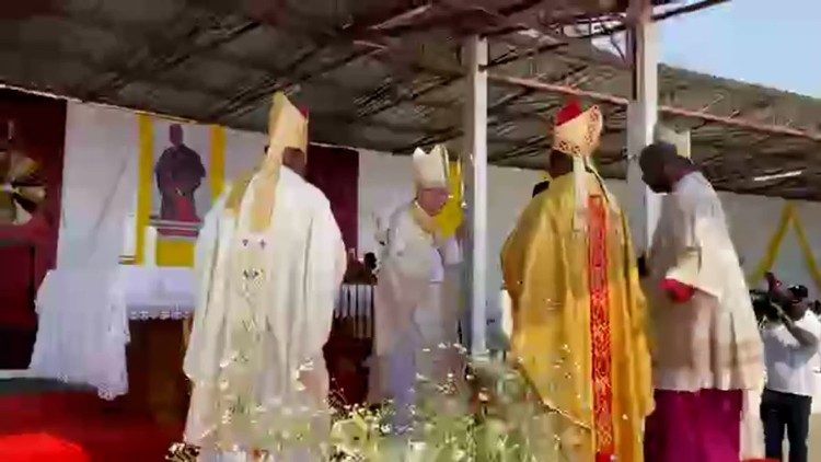 Penemote wurde im August 2023 von Kardinal Parolin in Angola zum Bischof geweiht