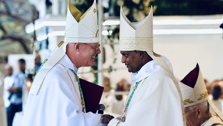 Mgr Durhône avec Mgr Gryza, nonce apostolique à Île Maurice