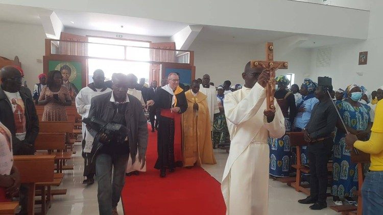 Cardeal Secretário de Estado Pietro Parolin, na Catedral de Ondjiva (Angola)