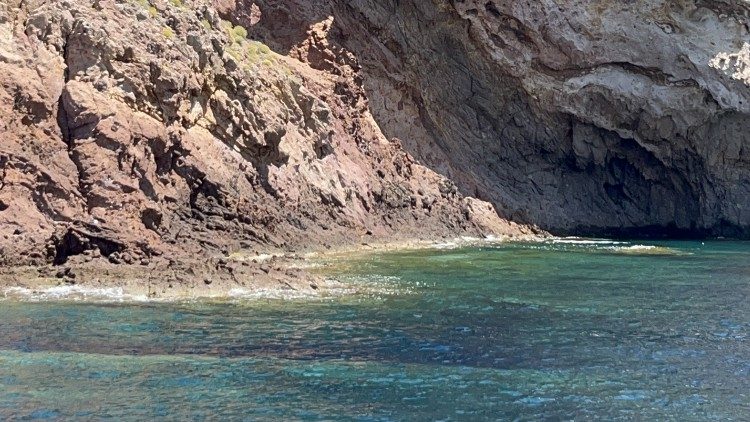 Capraia, na Toscana, um dos 30 sítios marinhos visitados durante o tour de barco