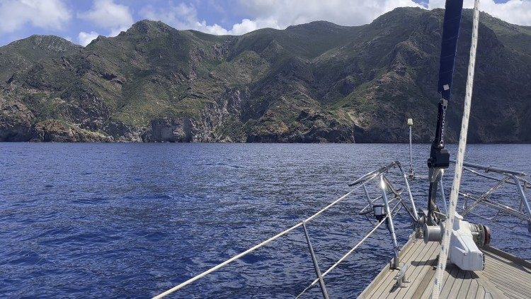 Um dos barcos usados no projeto LIFE A- MAR, retirado do crime organizado