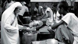 കൽക്കട്ടയിലെ വിശുദ്ധ മദർ തെരേസ പാവങ്ങളായ സഹോദരങ്ങൾക്കൊപ്പം 