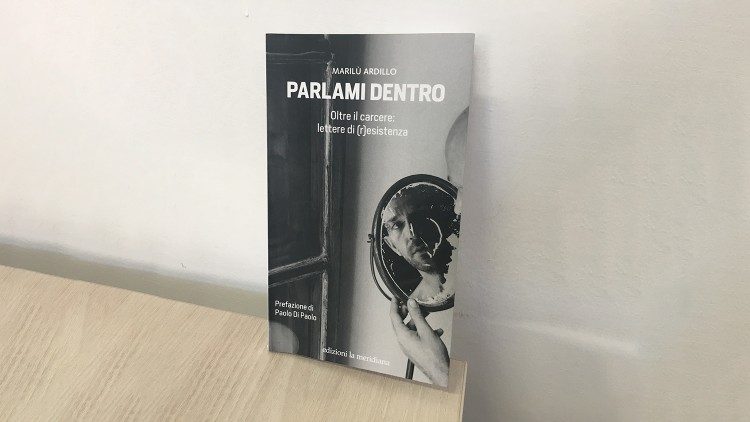 La copertina del libro "Parlami dentro"