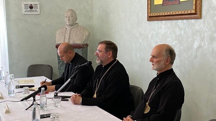 Lors de la conférence de presse.