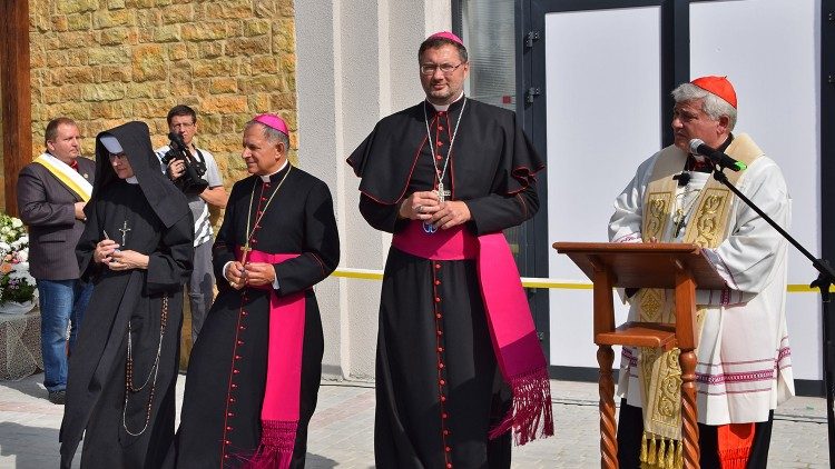 Kard. Krajewski na otwarciu domu