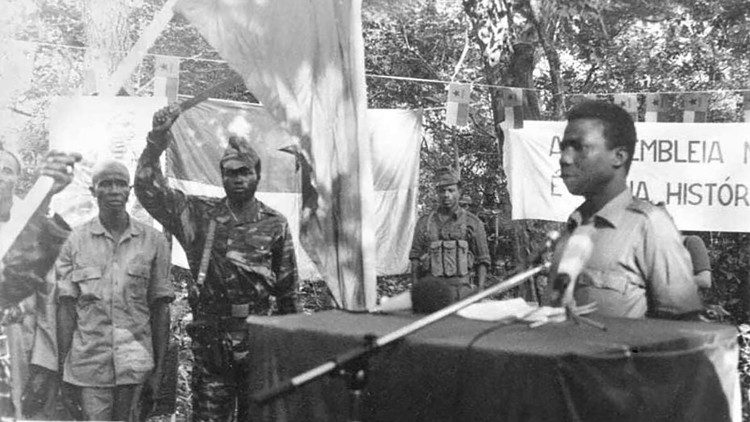 Nino Vieira, no acto da proclamação da independência da Guiné-Bissau em setembro de 1973 (foto de arquivo)