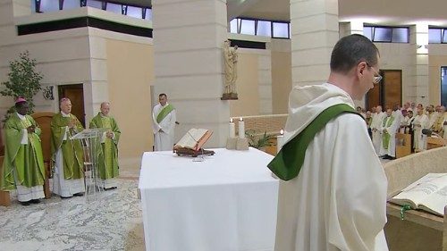 Madre Angelini: ¿Cómo discernir y acoger al pequeño en la Iglesia de hoy?