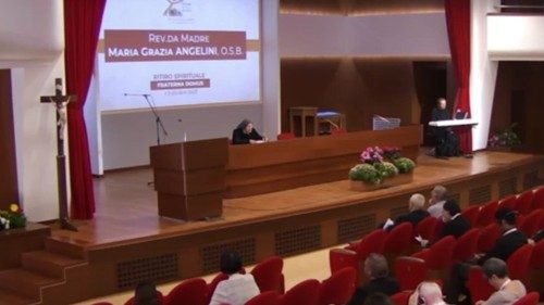 Synoden-Teilnehmer beginnen Besinnungstage