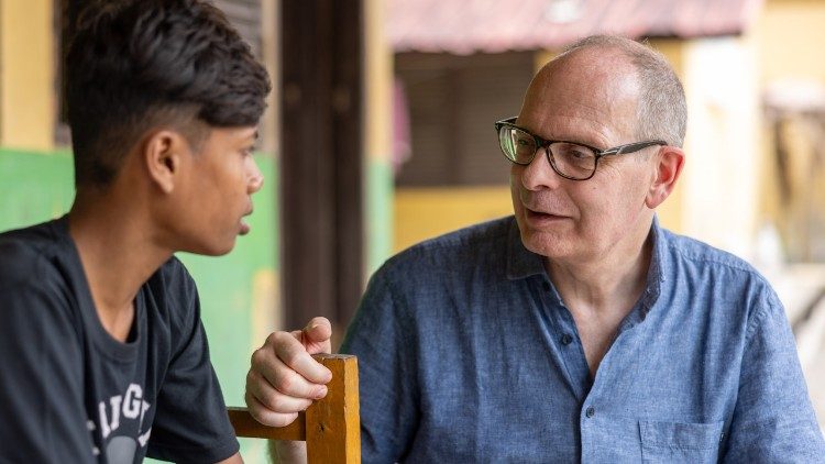 Br Michael Schöpf and a refugee