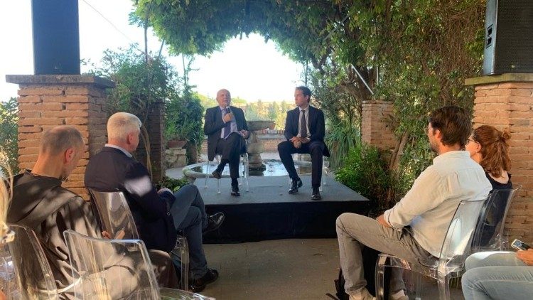 Il ministro dell'Ambiente italiano Pichetto (a sinistra) e il responsabile Undp in Italia Inguscio, alla presentazione di Youth4Climate 2023