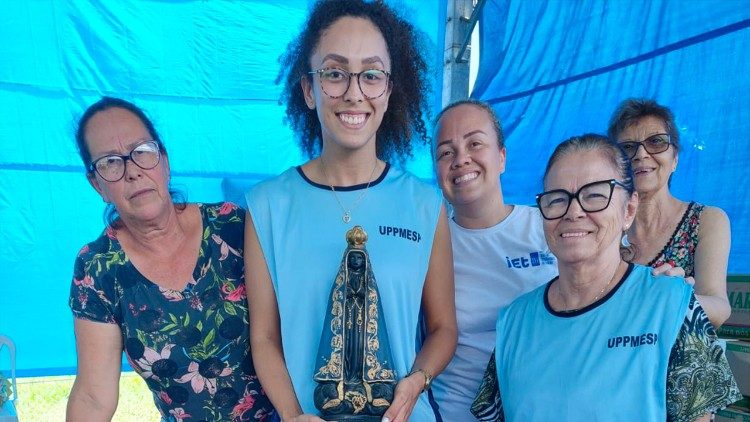 Os que ajudam os romeiros