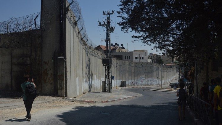 The wall adjacent to the Combini convent ©Luca Farrace