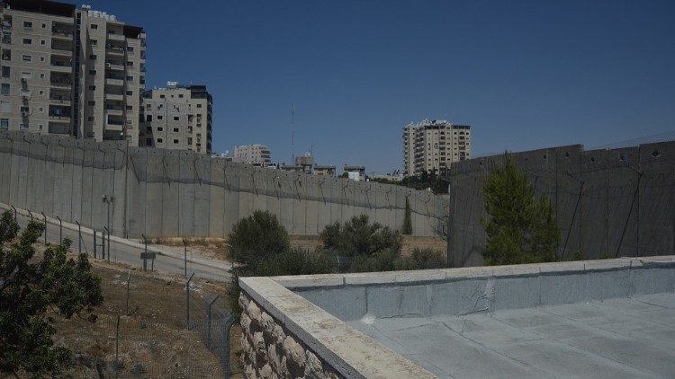 The wall seen from the Combini convent ©Luca Farrace