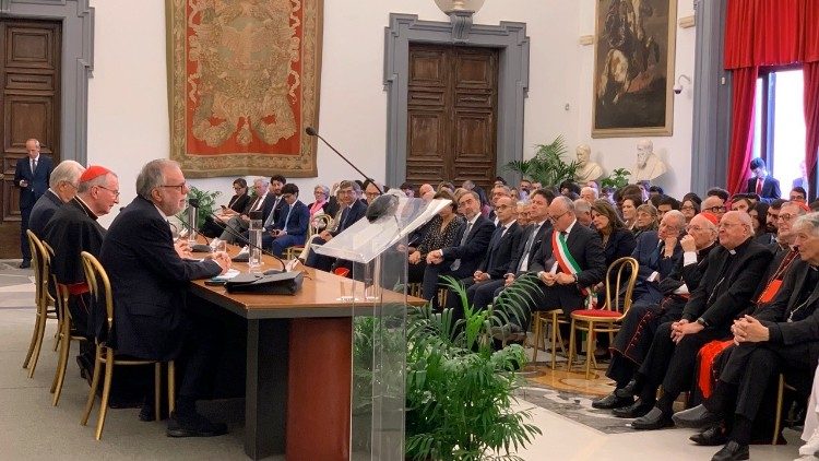 Un momento del convegno "Il cardinale Achille Silvestrini, uomo del dialogo” organizzato da Villa Nazareth in Campidoglio a Roma, con la partecipazione del cardinale Pietro Parolin. Foto Alessandro Di Bussolo