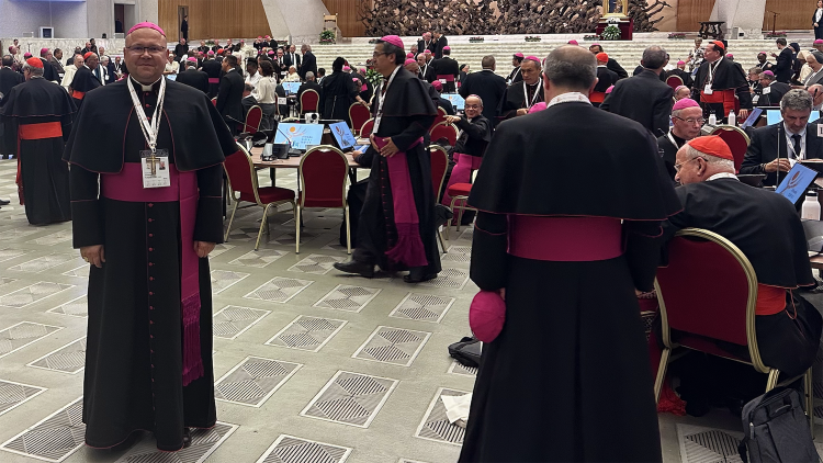 Біскуп Аляксандр Яшэўскі падчас Сінода ў Ватыкане