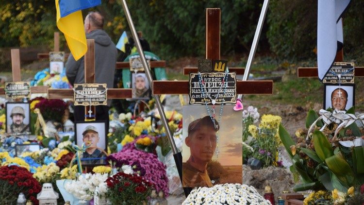 Zdjęcia z części Cmentarza Łyczakowskiego, gdzie są chowani polegli (fotografia: M. Krawiec)