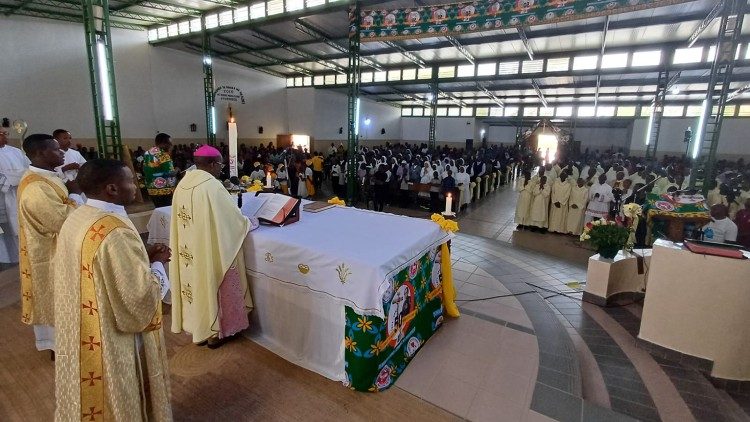 Parokia ya Damu Azizi ya Yesu, Itigi, Jimbo Katoliki la Singida nchini Tanzania inaadhimisha Jubilei ya Miaka 50 tangu kuanzishwa kwake, tarehe 2 Februari 1973 