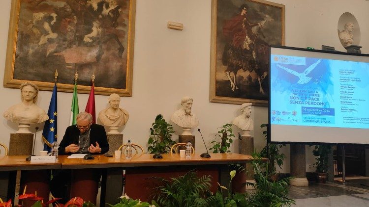 Il cardinale Matteo Zuppi durante il Convegno 