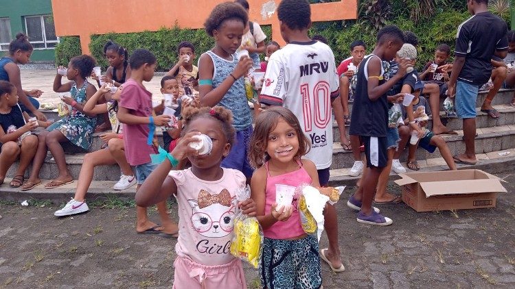 ஏழை எளிய சிறார்