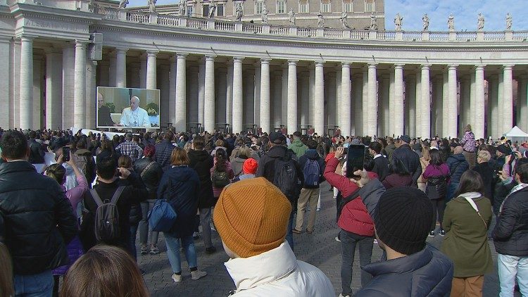 Waamini wakifuatilia tfakari kabla ya Sala ya Malaika Domini 3 Desemba