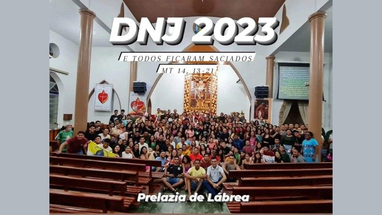 Jovens reunidos na Amazônia