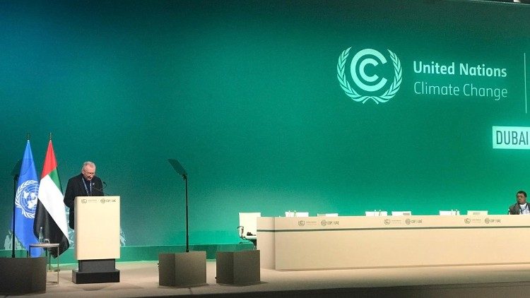 Kardinali Parolin Katibu wa Vatican wakati wa kutoa Mkutano wa COP28