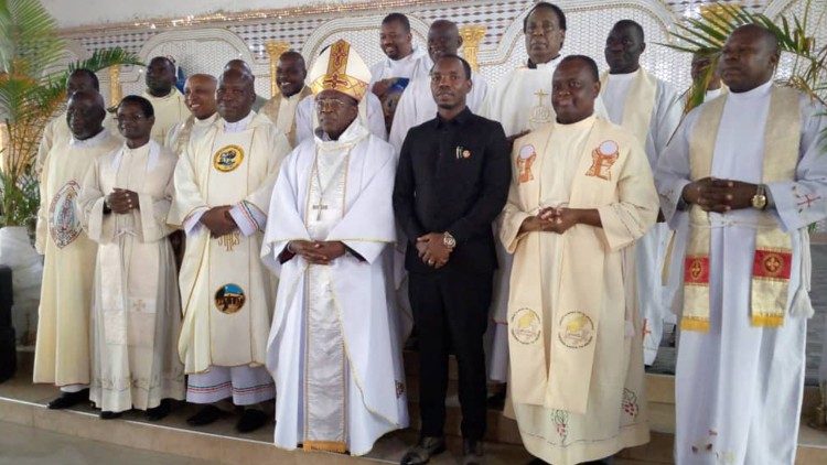 Mada kuu: Kijana, Familia na UUmbaji