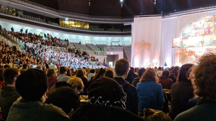 Soirée dans l'Arena Stožice avec les 5000 jeunes chrétiens présents pour cette 46e édition des rencontres européennes. 