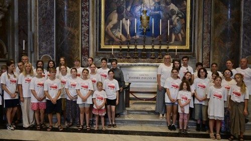 Ks. Pocałujko przy grobie św. Jana Pawła II: nie b&oacute;jmy się zmieniać myślenia