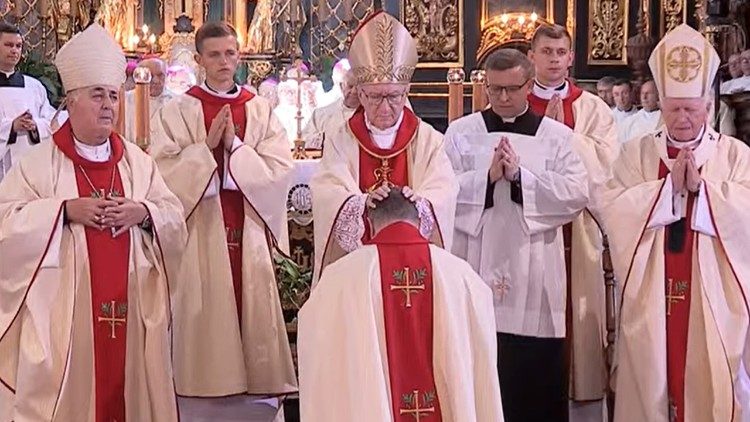 Ceremonia de ordenación episcopal de monseñor Kryspin Dubiel (Radio Fara tv) 