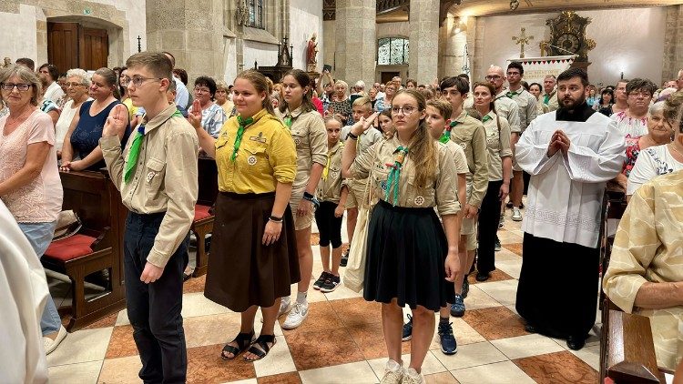 Cserkészek a pozsonyi ünnepi szentmisén