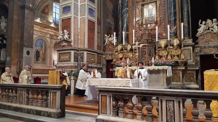 El cardenal Robert Prevost durante la celebración en la Basílica de San Agustín en Campo Marzio en Roma 