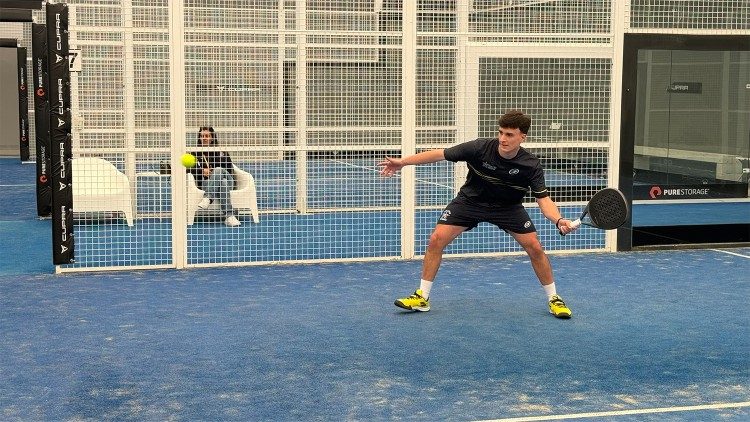 Un momento della sfida tra Vatican Padel e San Marino