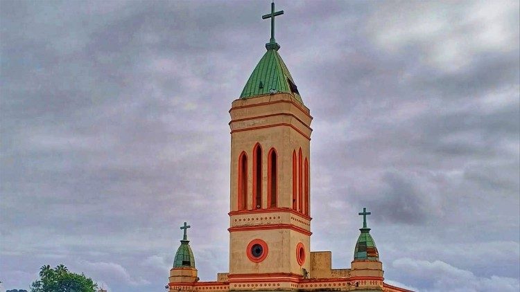 Vista das torres da Igreja São Jorge no Bairro Partenon, Porto Alegre