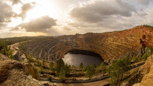 Arzobispo de San Salvador pide que no se derogue prohibición de la minería