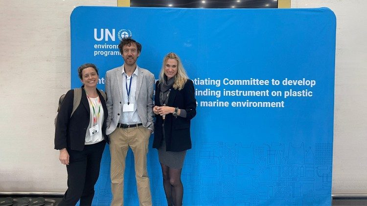 Das Team von OceanCare bei den Beratungen in Busan (Prof. Rebecca Helm, Dr. Ewoud Lauwerier und Fabienne McLellan)