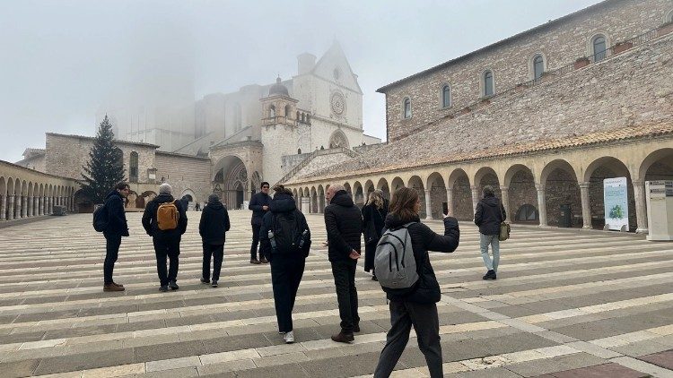 Un momento della trasferta dei poeti ad Assisi (foto di padre Antonio Spadaro)