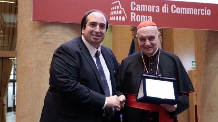 Gabriele Ferrieri, presidente ANGI, con il cardinale Comastri