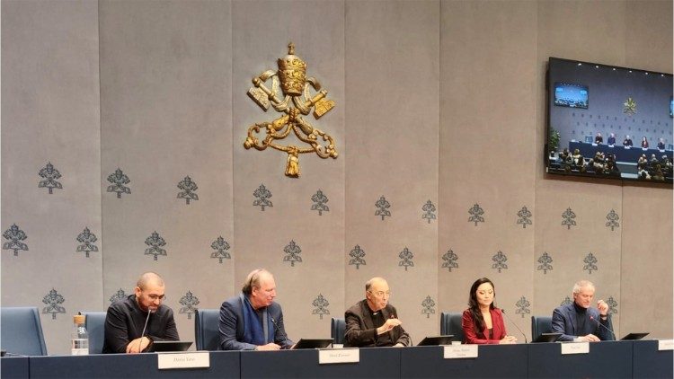 O briefing na Sala de Imprensa da Santa Sé