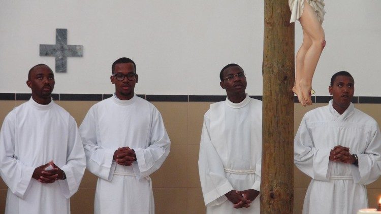 Cabo Verde - Diocese de Santiago - Acólitos