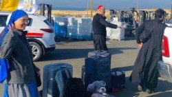 കർദിനാൾ പിറ്റ്സബല്ല ഗാസ സന്ദർശന വേളയിൽ