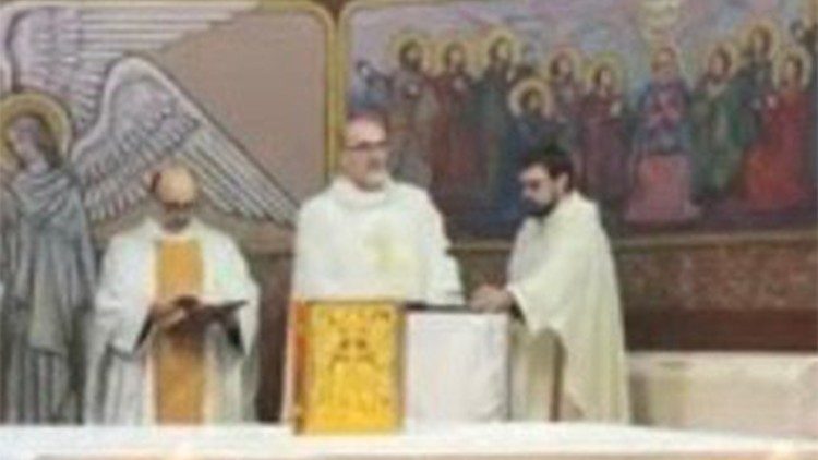 2024.12.22 गज़ा में ख्रीस्तयाग अर्पित करते कार्डिनल पियेरबत्तिस्ता पित्साबाला 