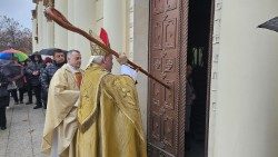 Монсеньор Йовчев отвори Светата врата в катедралата "Свети Лудвик" в Пловдив