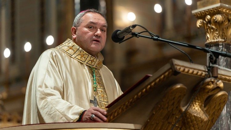 Felföldi László pécsi megyéspüspök az éjféli szentmisén